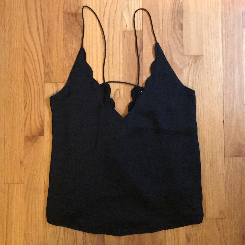 Black scallop v-neck tank top